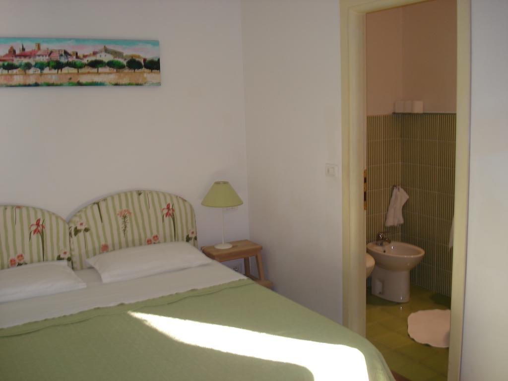Agriturismo La Vecchia Dolceacqua Quarto foto